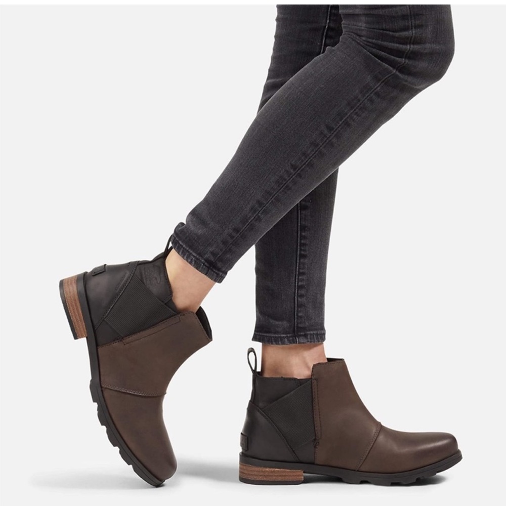 NEW IN BOX Sorel Emelie Chelsea boots black/brown size 6